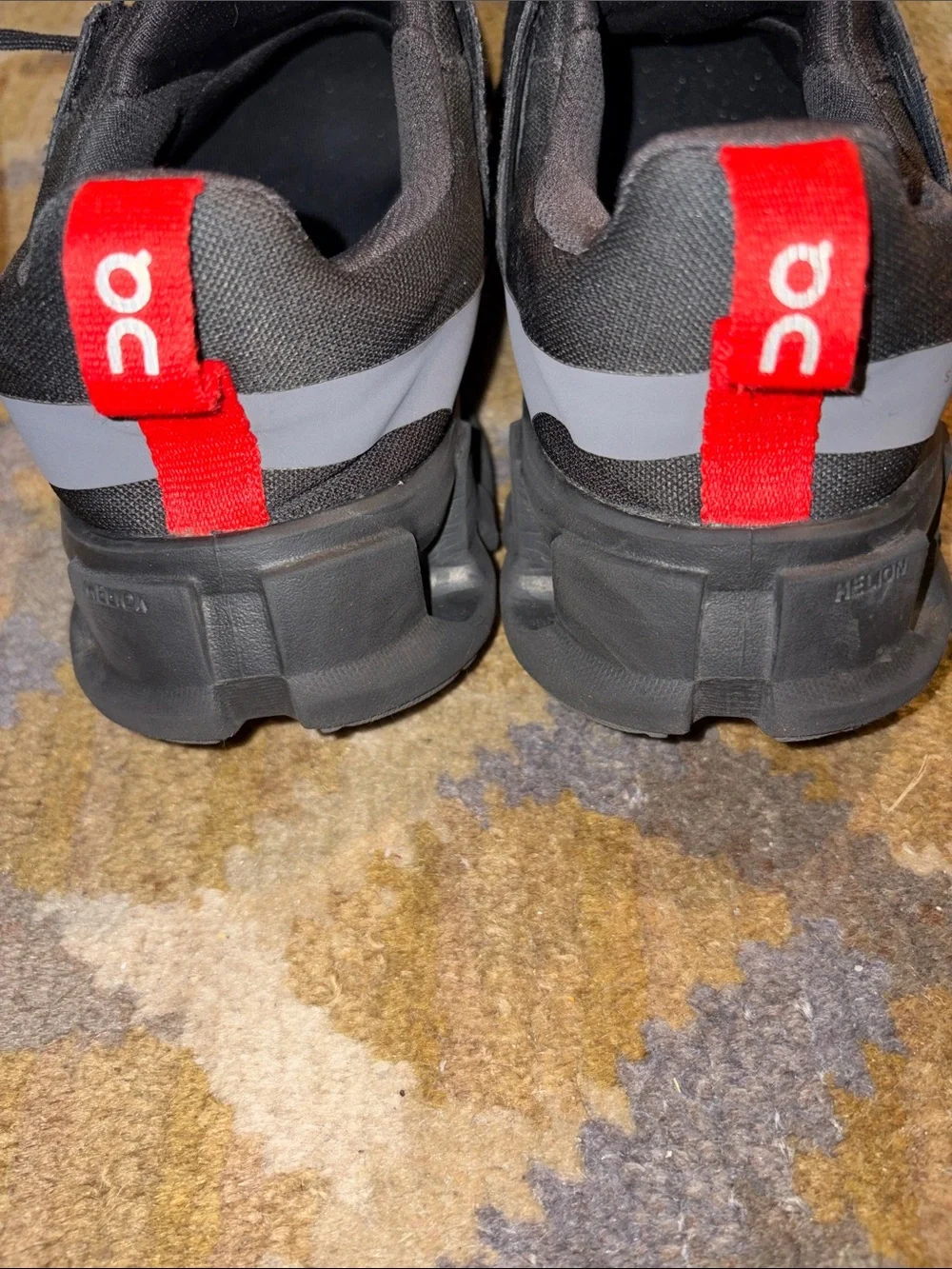 On Running Cloudswift junior Shoe in Dark Gray with Red Pull Tab size 6.5Y